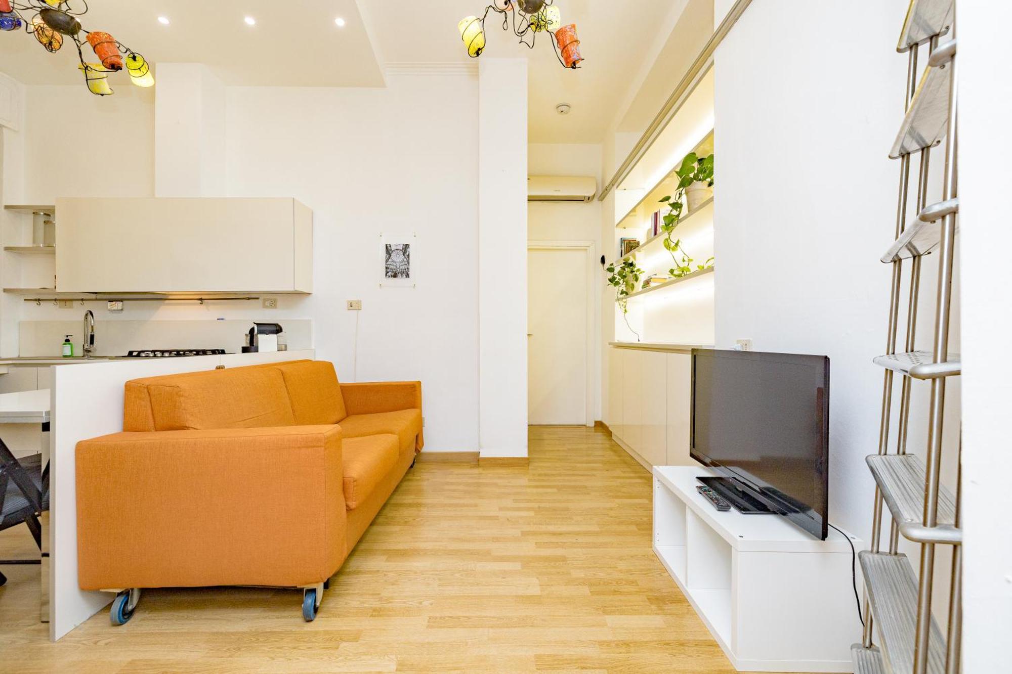 Minimal Near Bocconi Milano