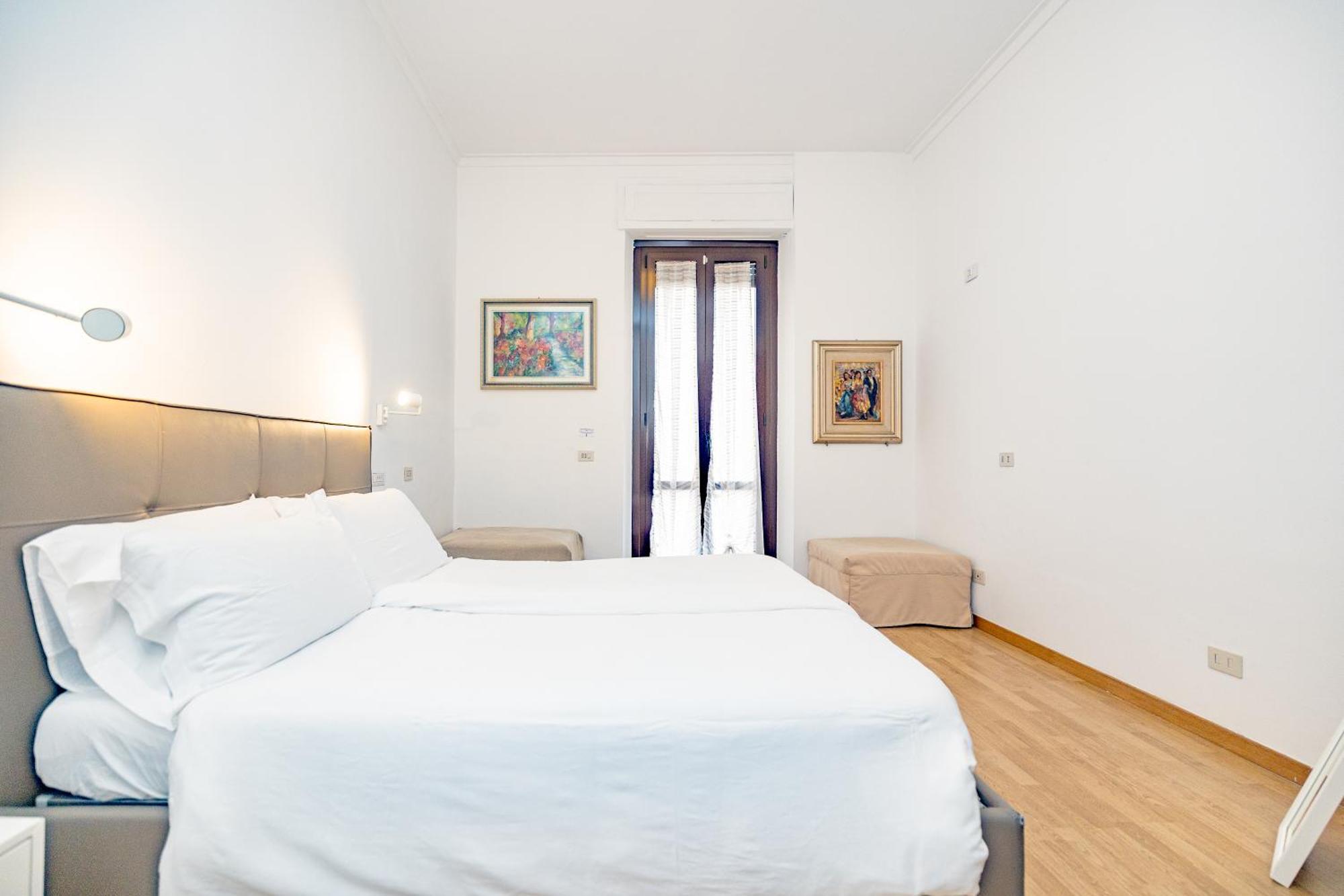 Minimal Near Bocconi Milano